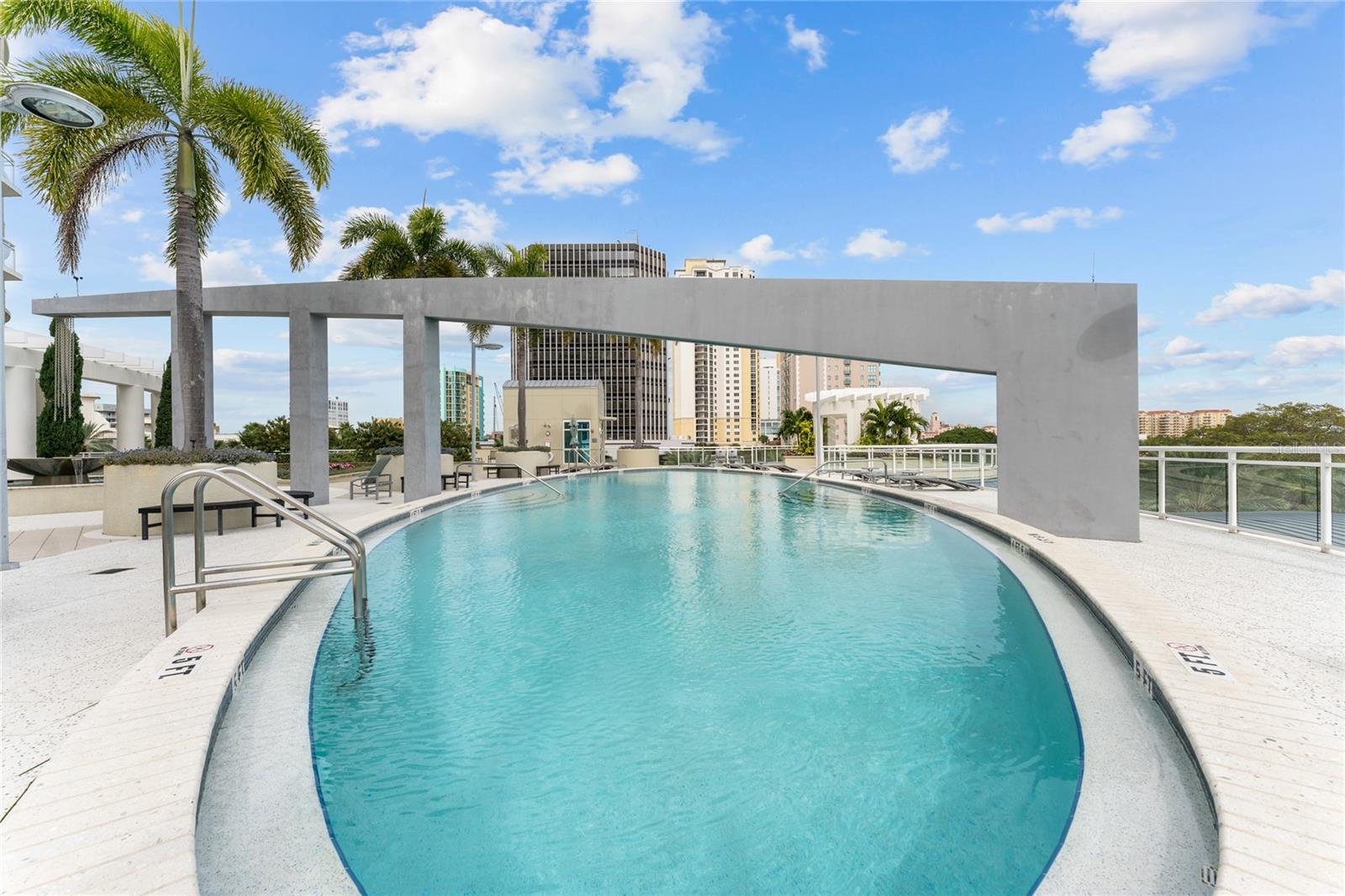 OVATION CONDO - Residential