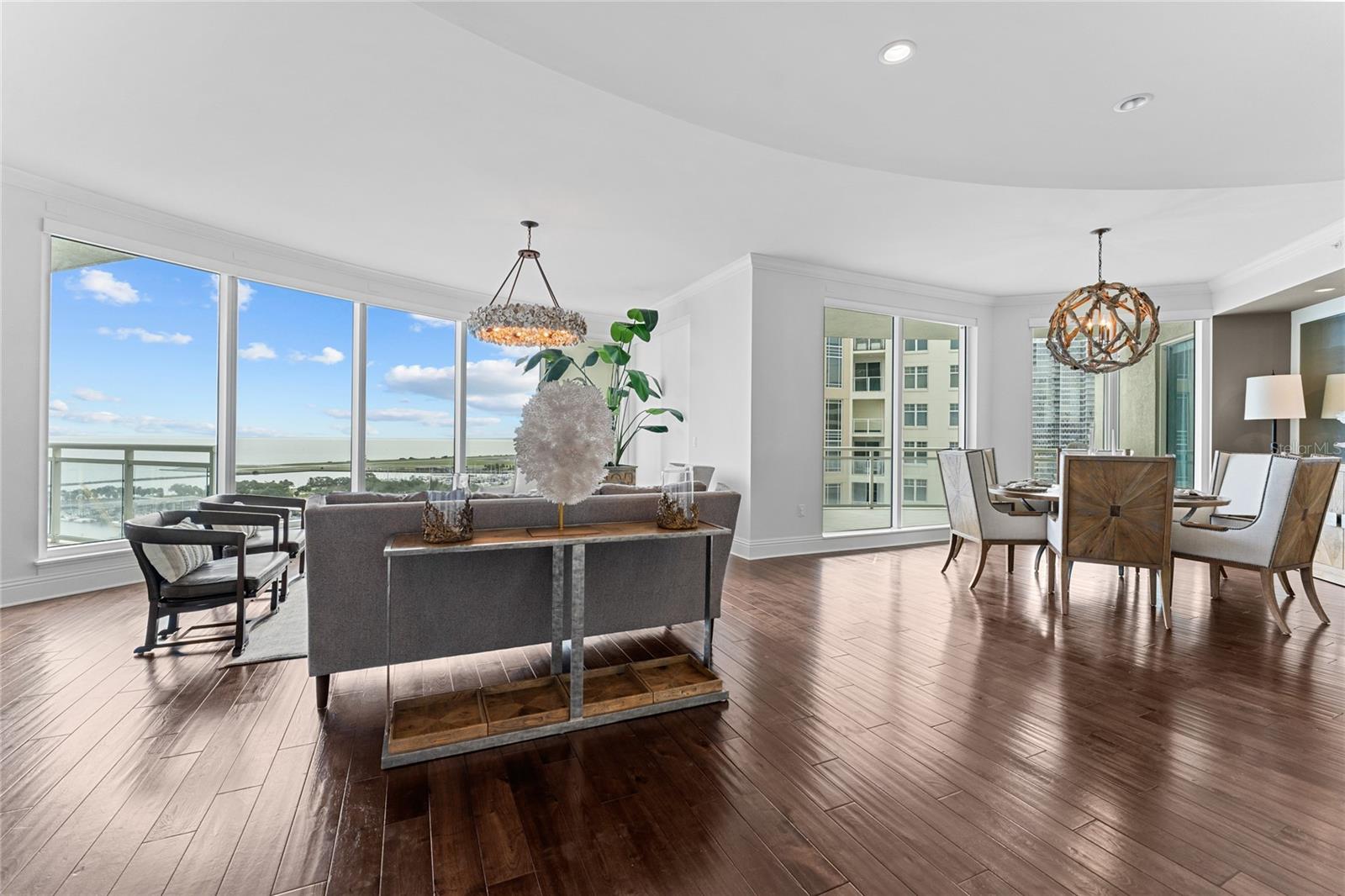 OVATION CONDO - Residential