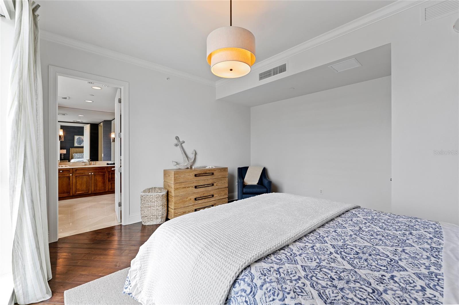 OVATION CONDO - Residential