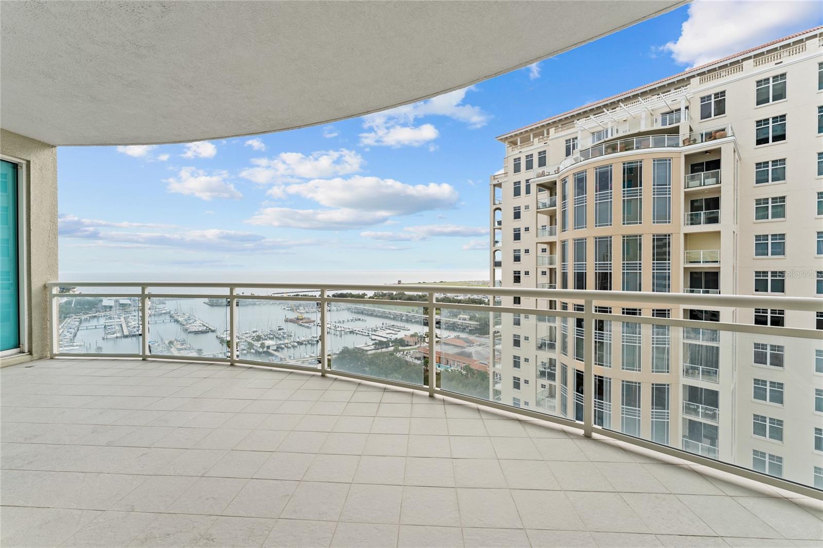 OVATION CONDO - Residential