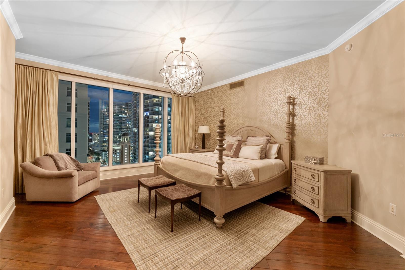 OVATION CONDO - Residential