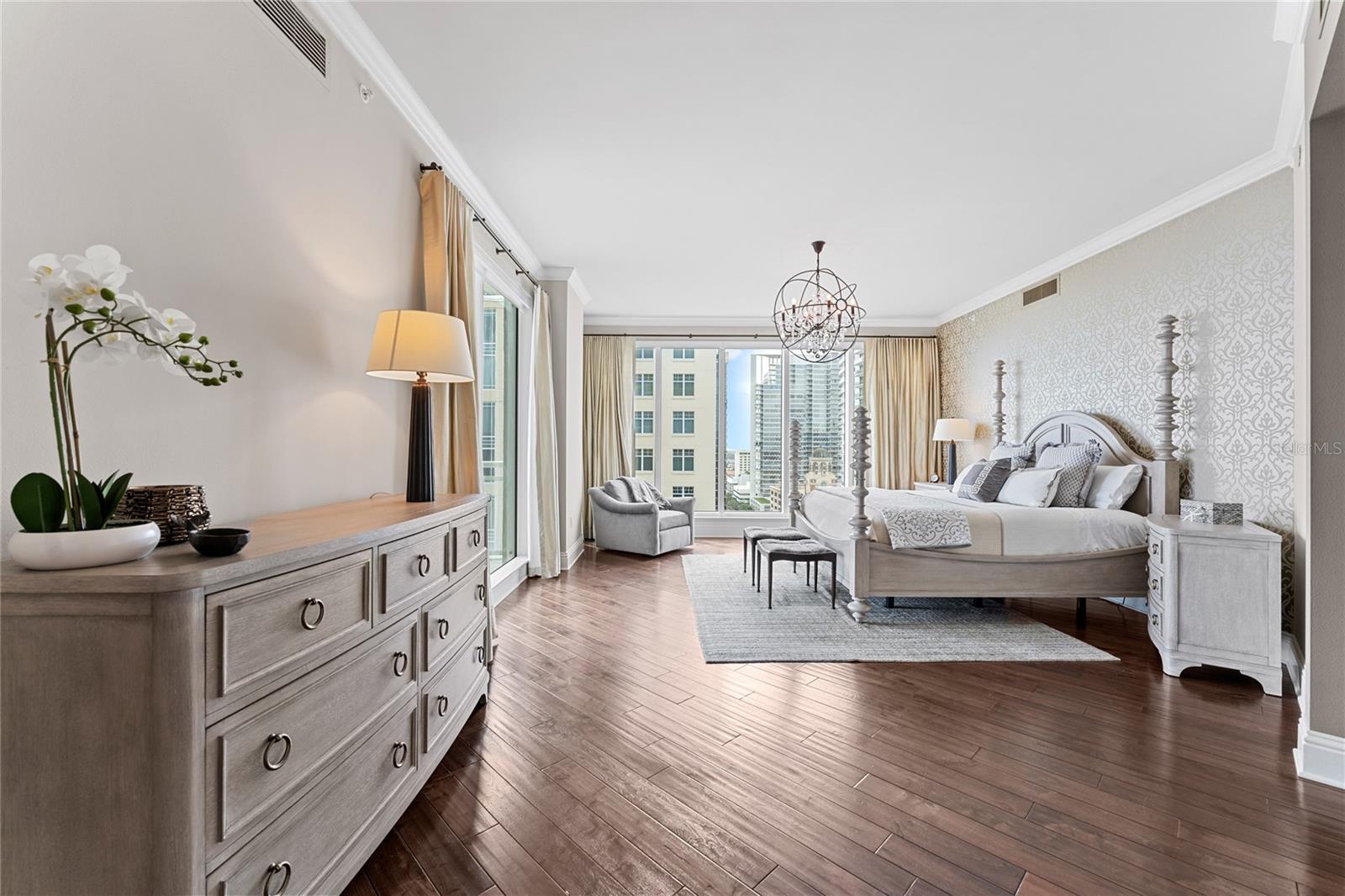 OVATION CONDO - Residential