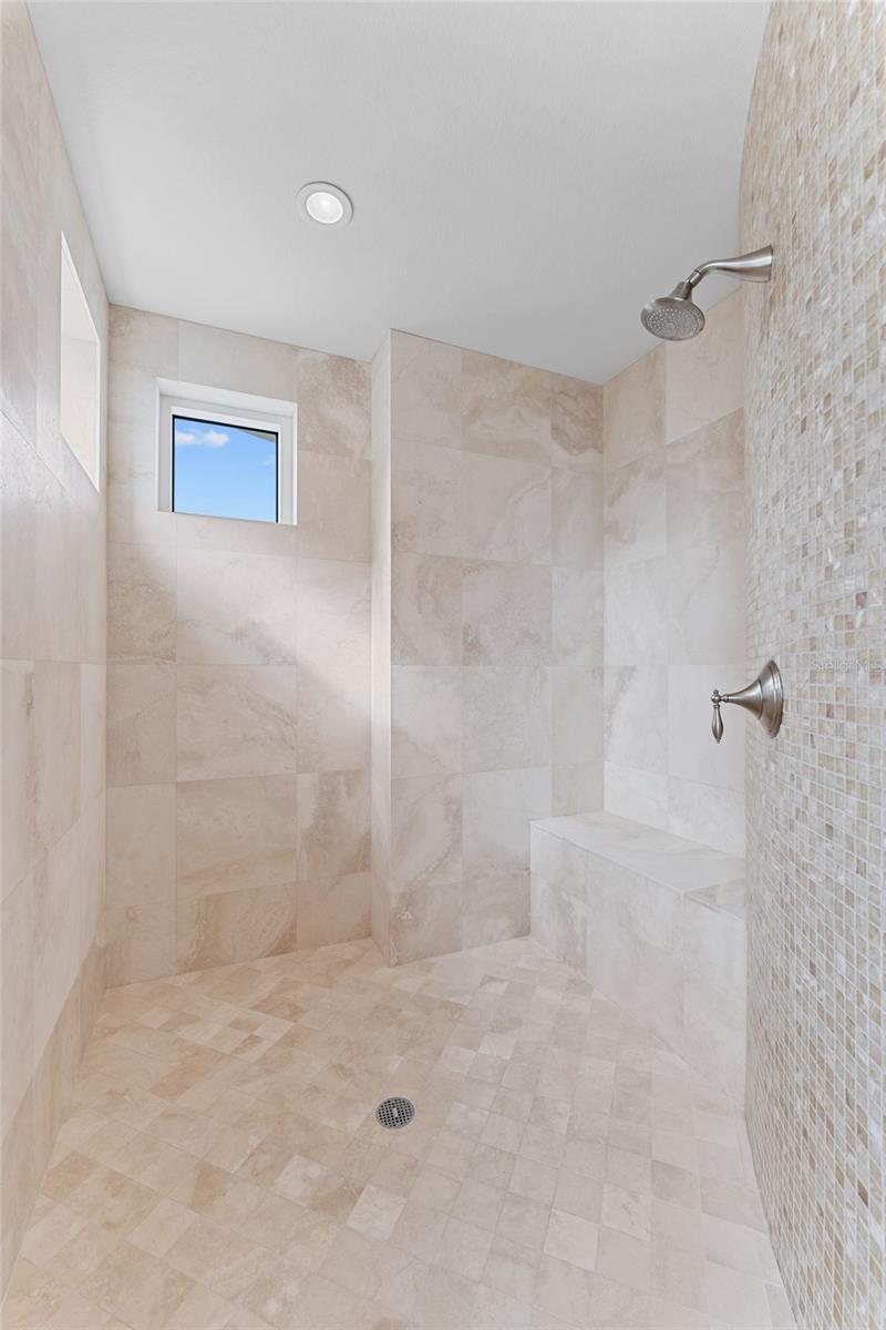 OVATION CONDO - Residential