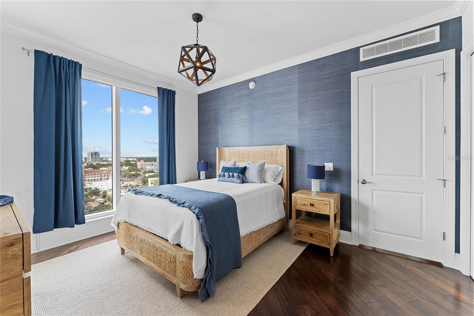 OVATION CONDO - Residential