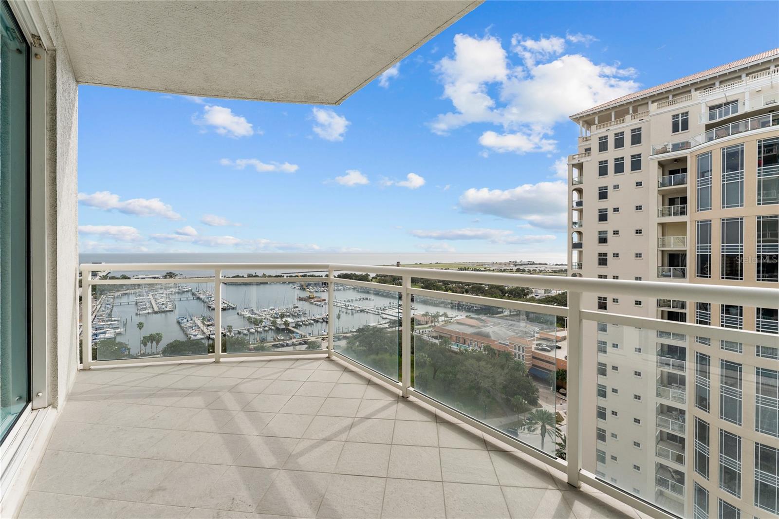 OVATION CONDO - Residential