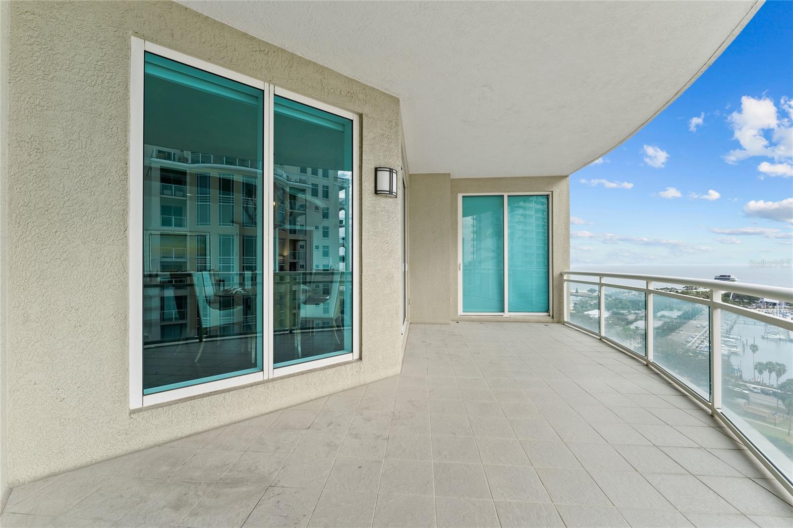 OVATION CONDO - Residential