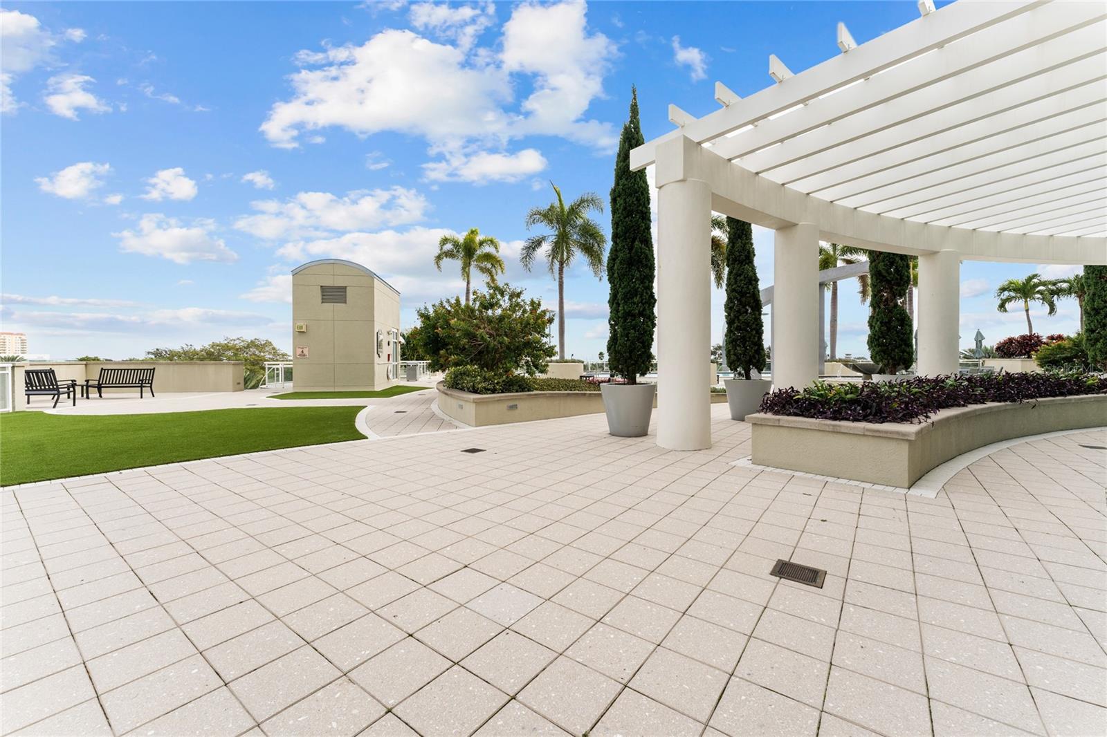 OVATION CONDO - Residential