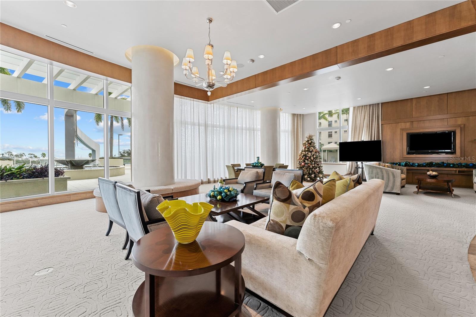 OVATION CONDO - Residential