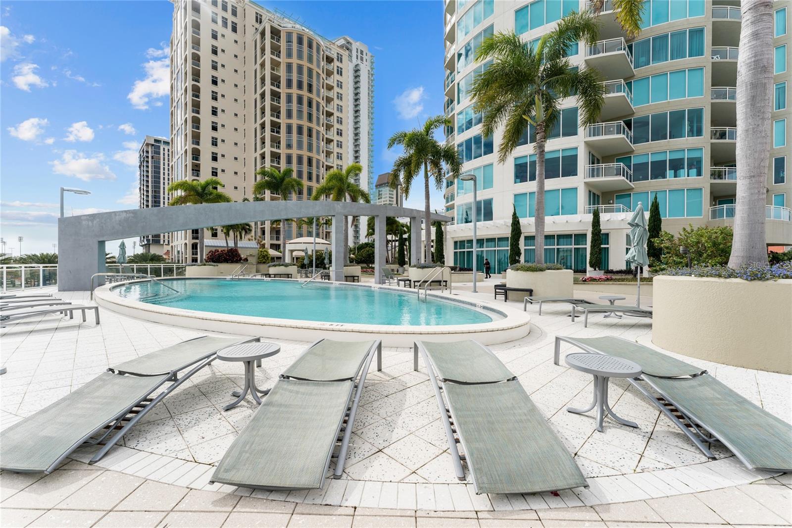 OVATION CONDO - Residential