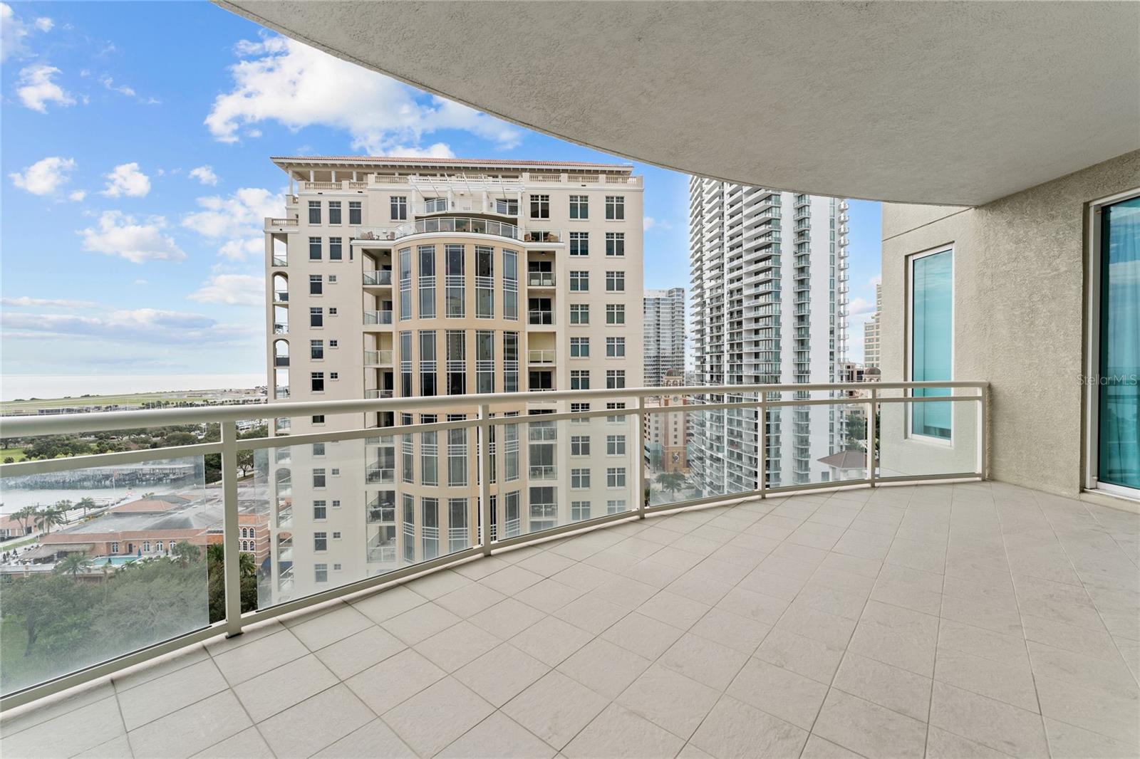 OVATION CONDO - Residential