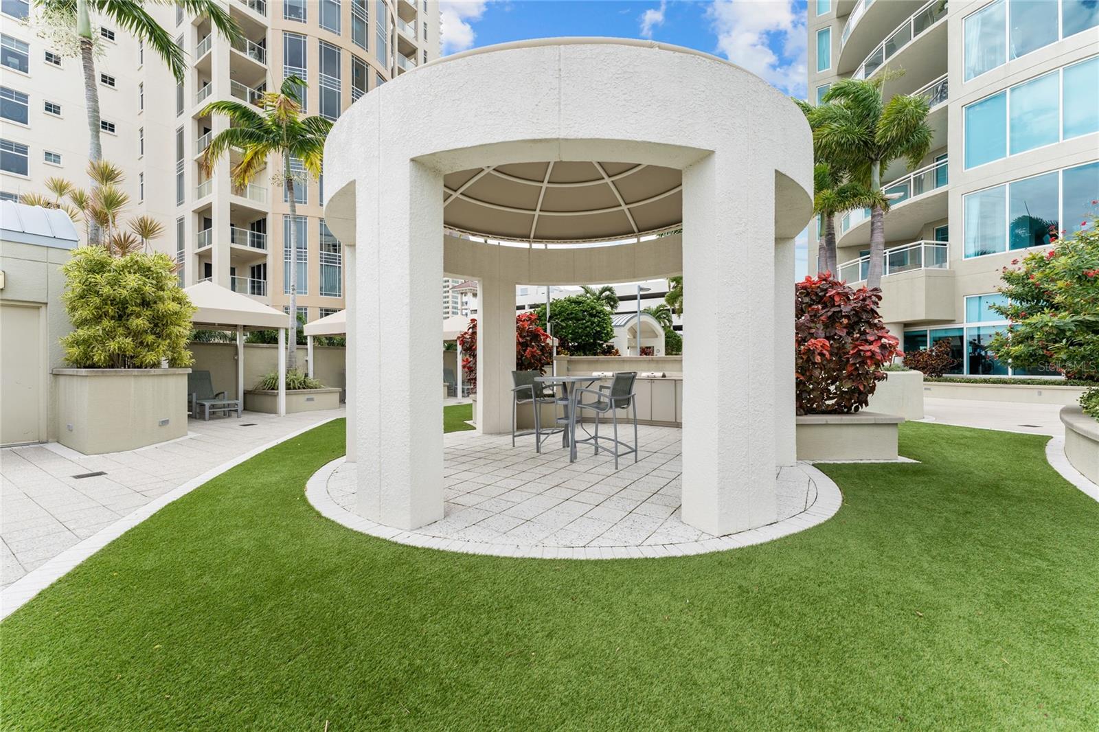 OVATION CONDO - Residential