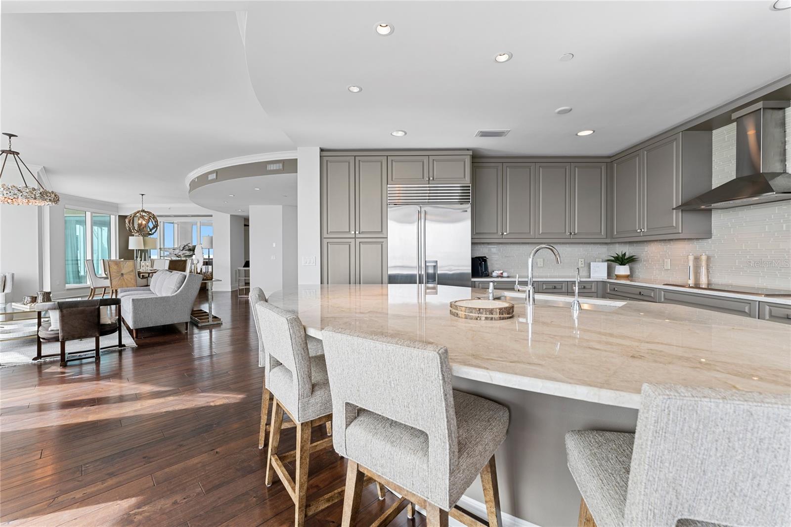 OVATION CONDO - Residential