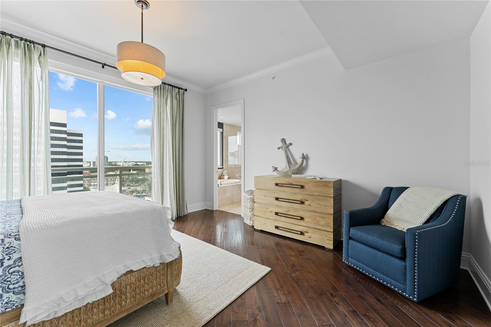 OVATION CONDO - Residential