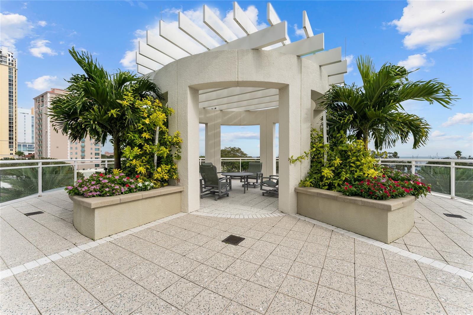 OVATION CONDO - Residential