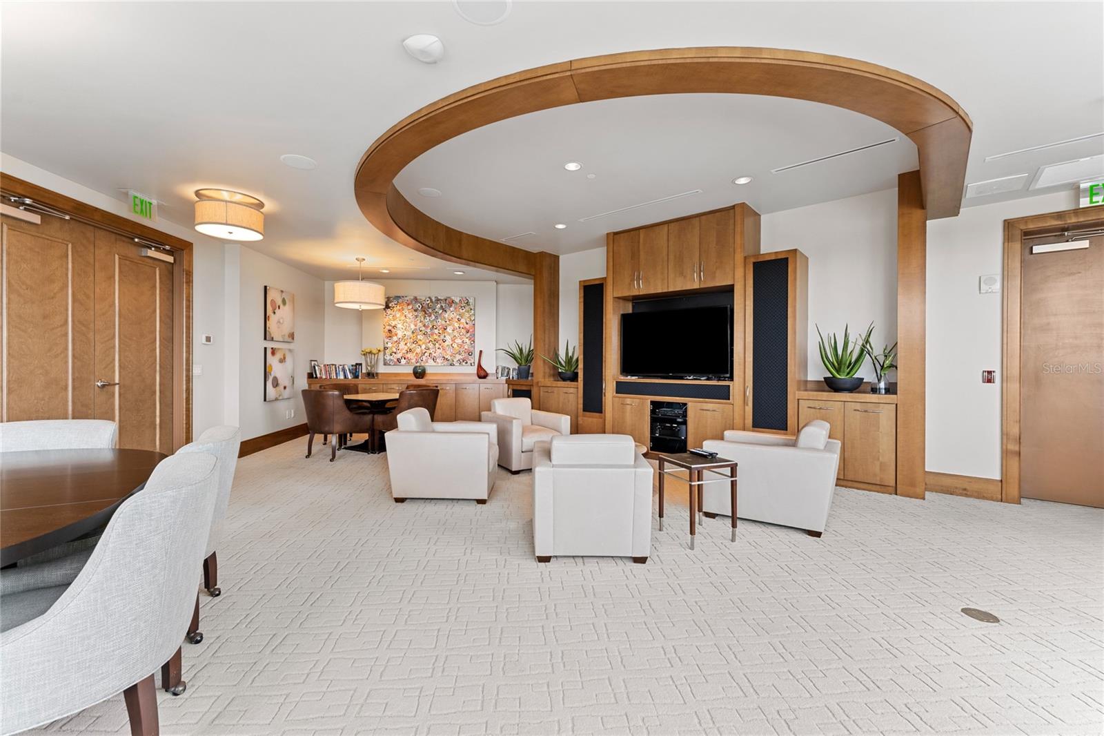 OVATION CONDO - Residential