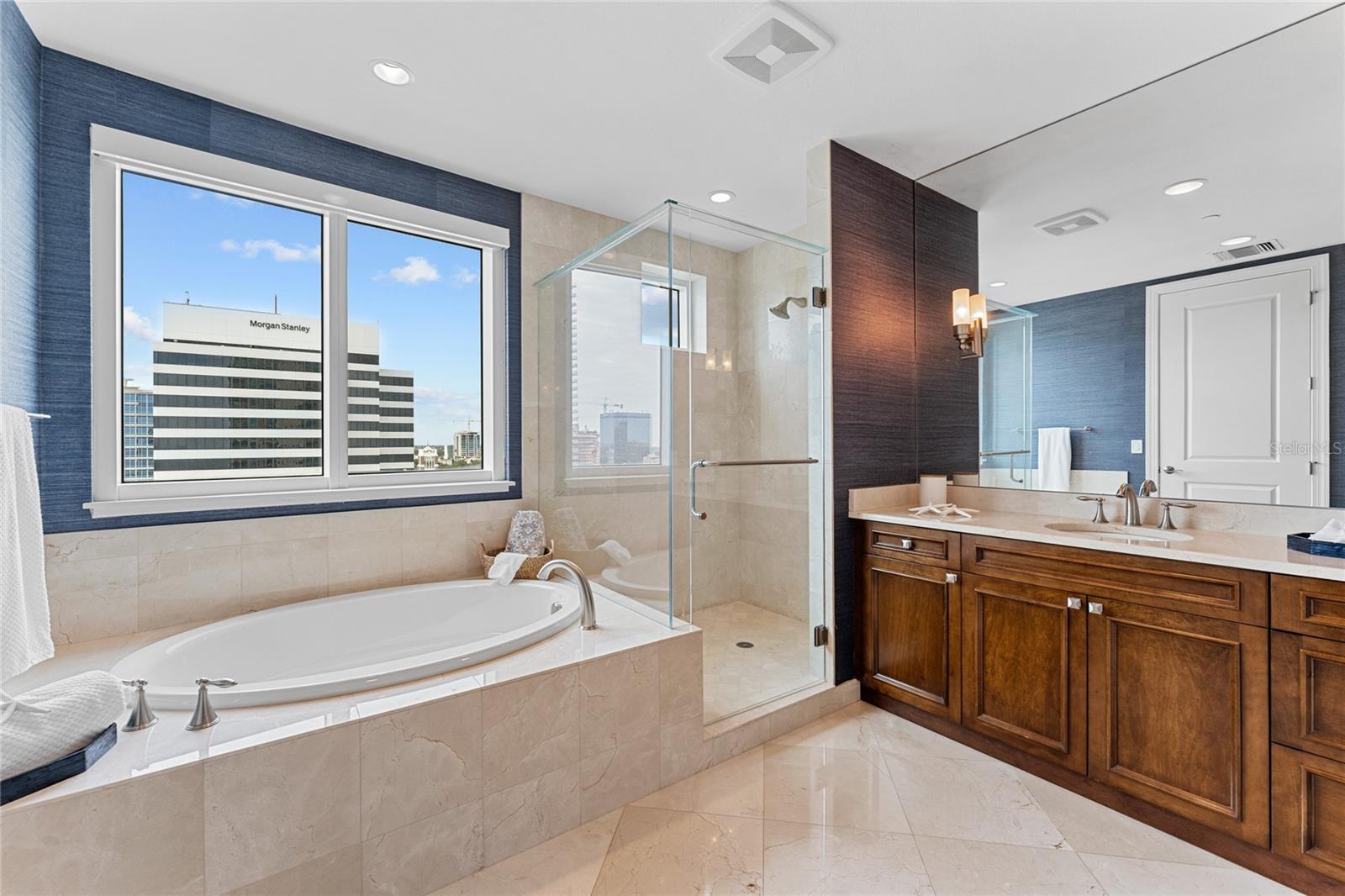 OVATION CONDO - Residential