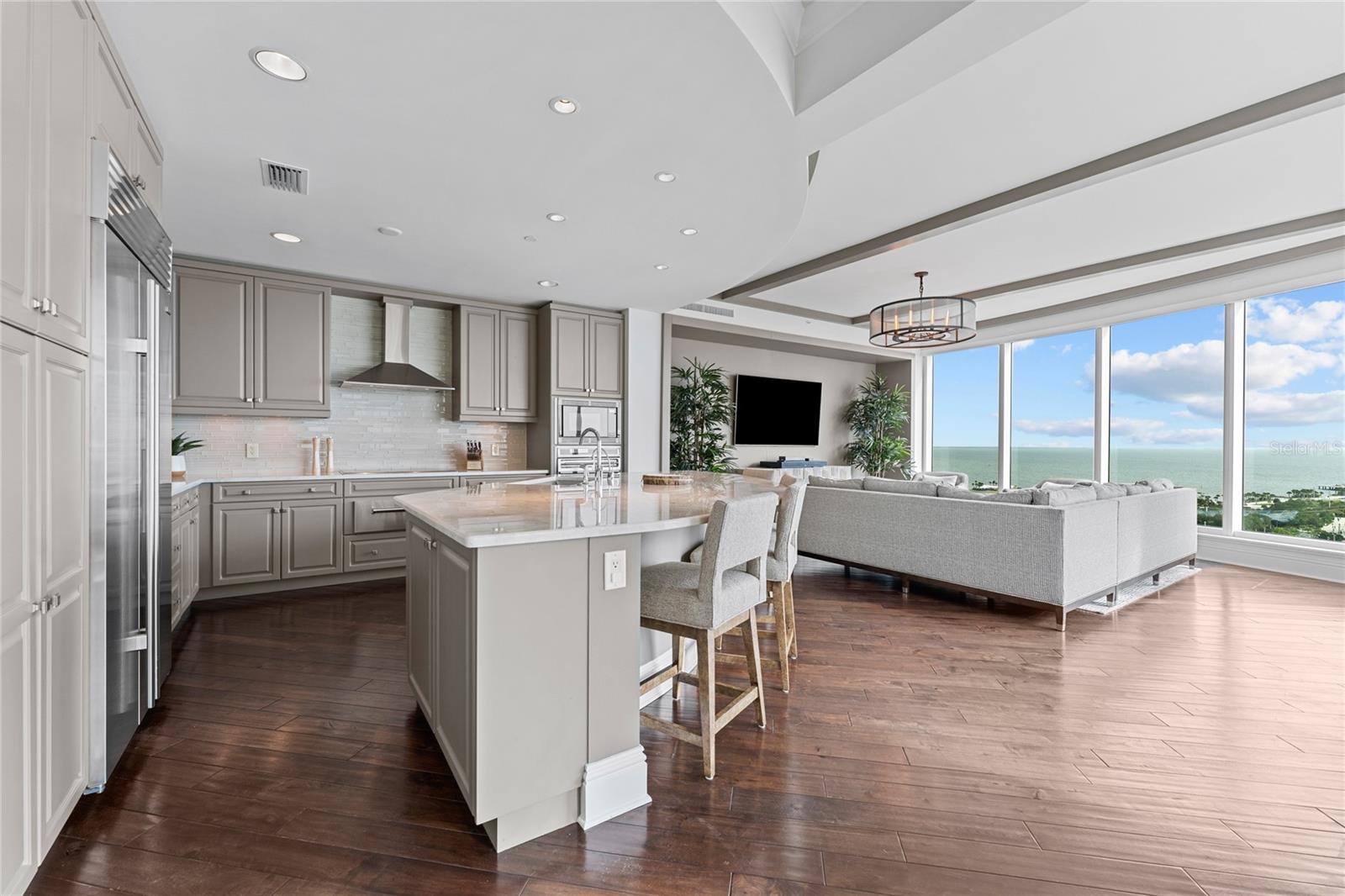 OVATION CONDO - Residential