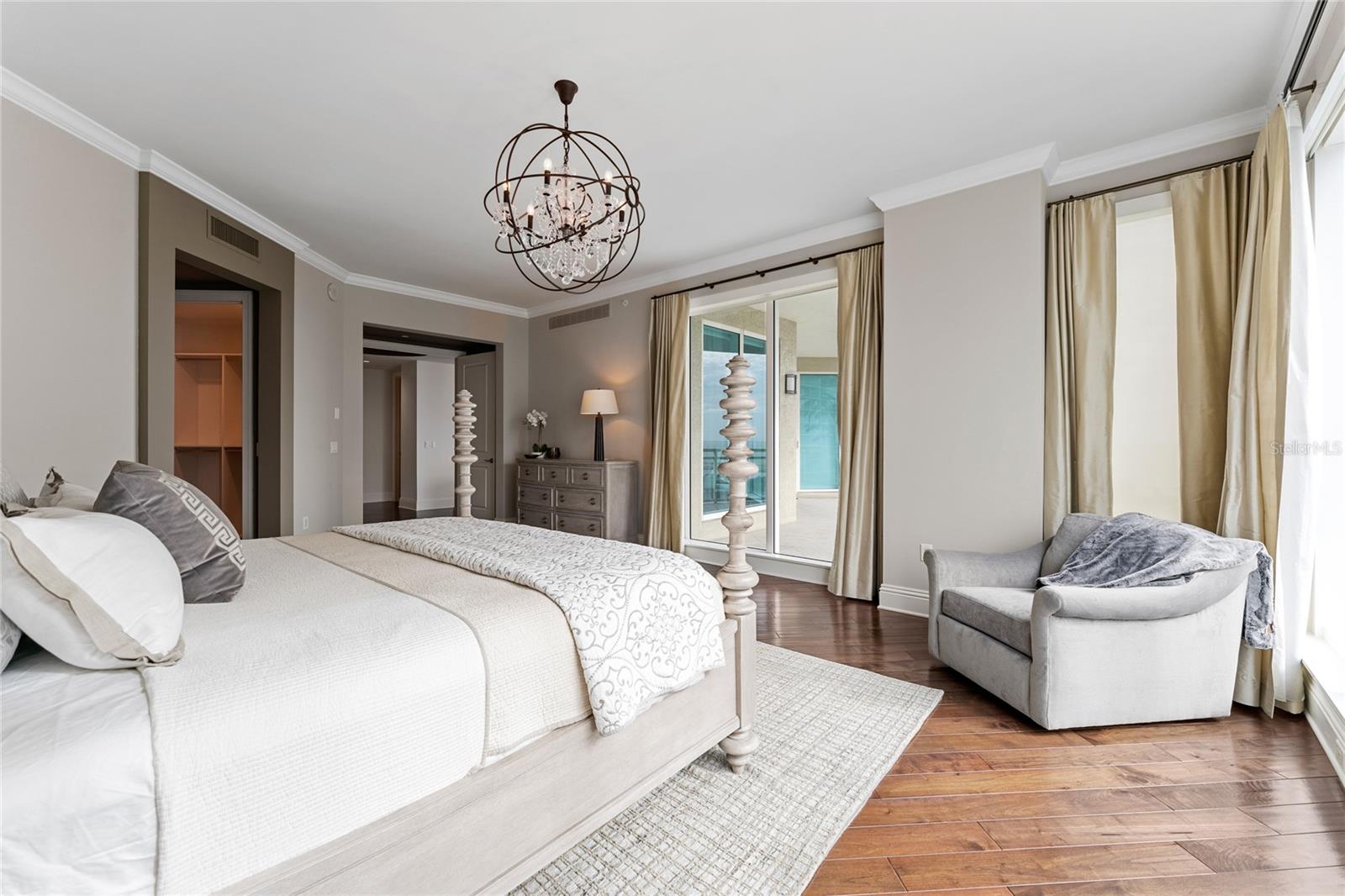 OVATION CONDO - Residential