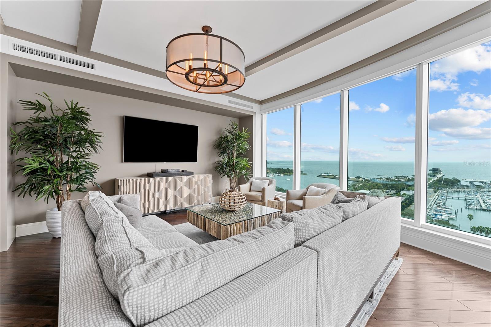 OVATION CONDO - Residential