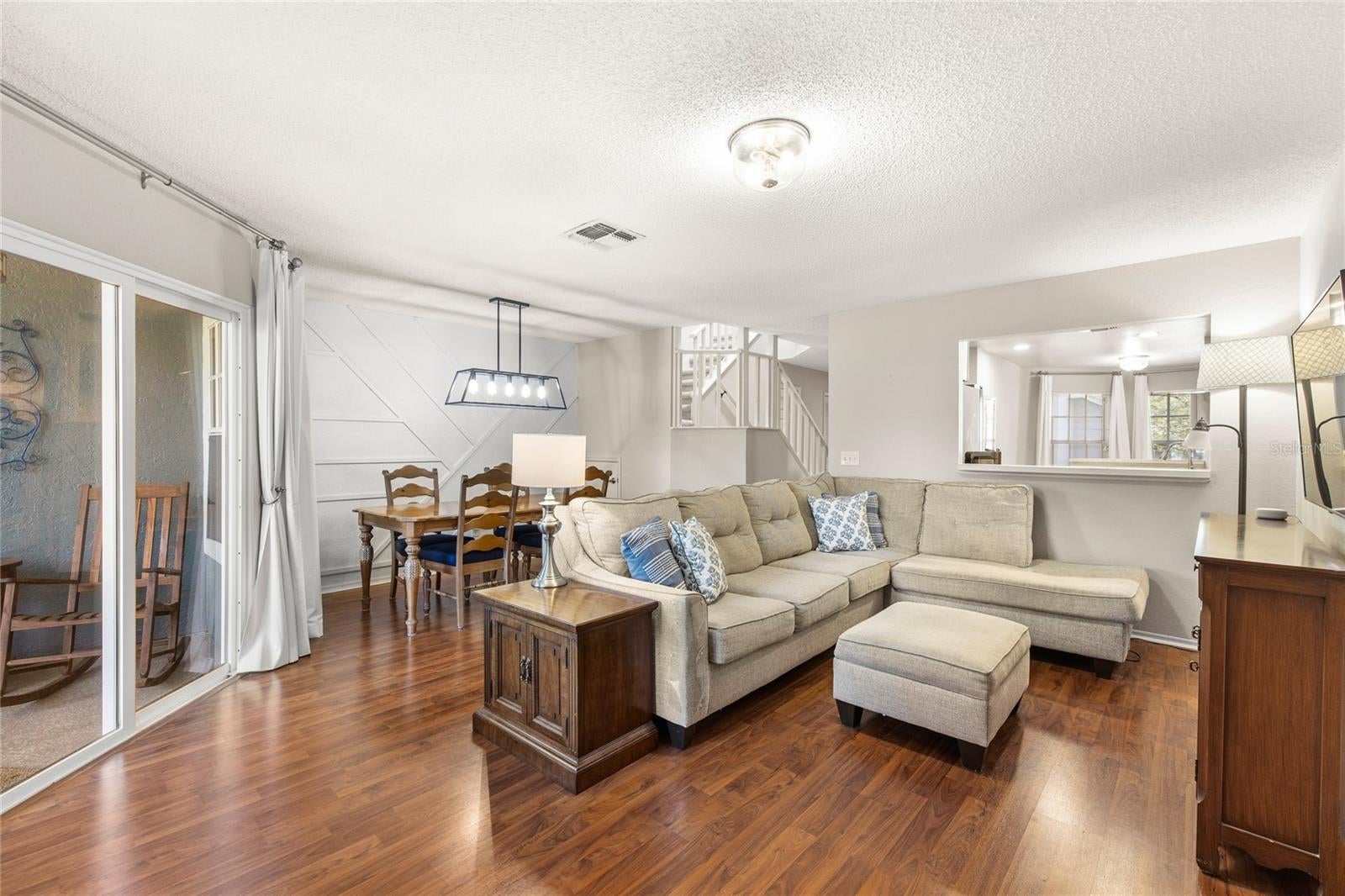 1482 CREEKSIDE CIRCLE