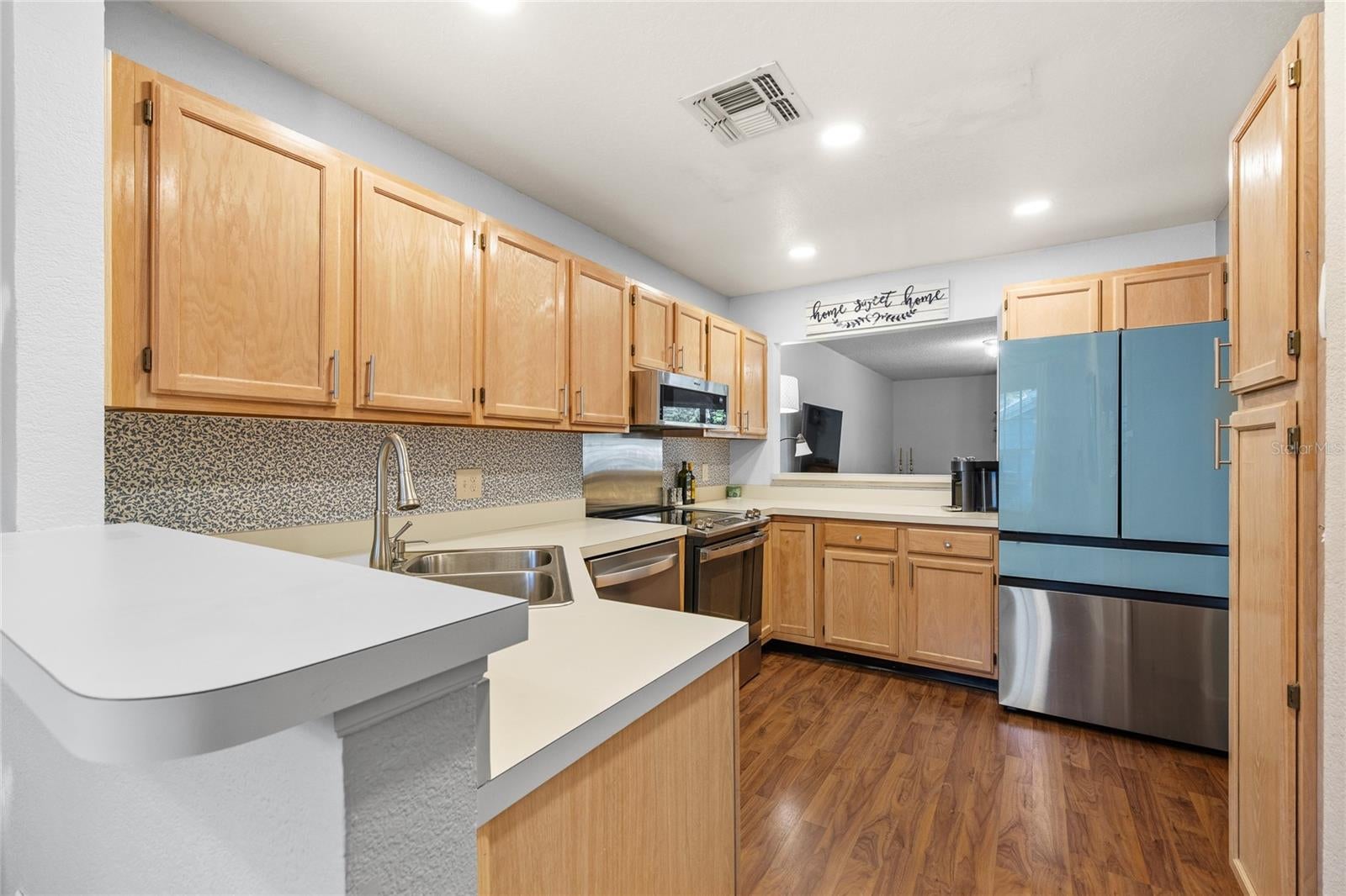 1482 CREEKSIDE CIRCLE
