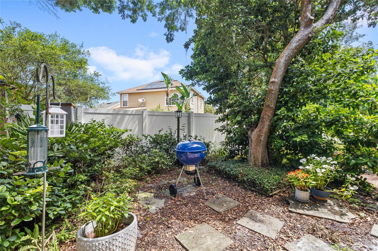 1482 CREEKSIDE CIRCLE