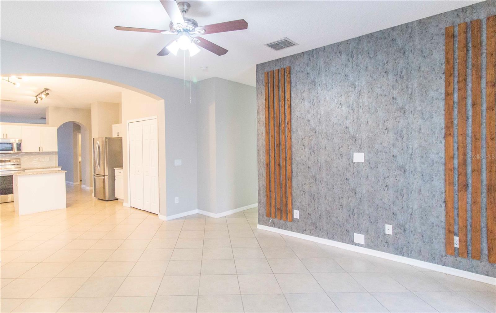 EMERALD POINTE - Residential