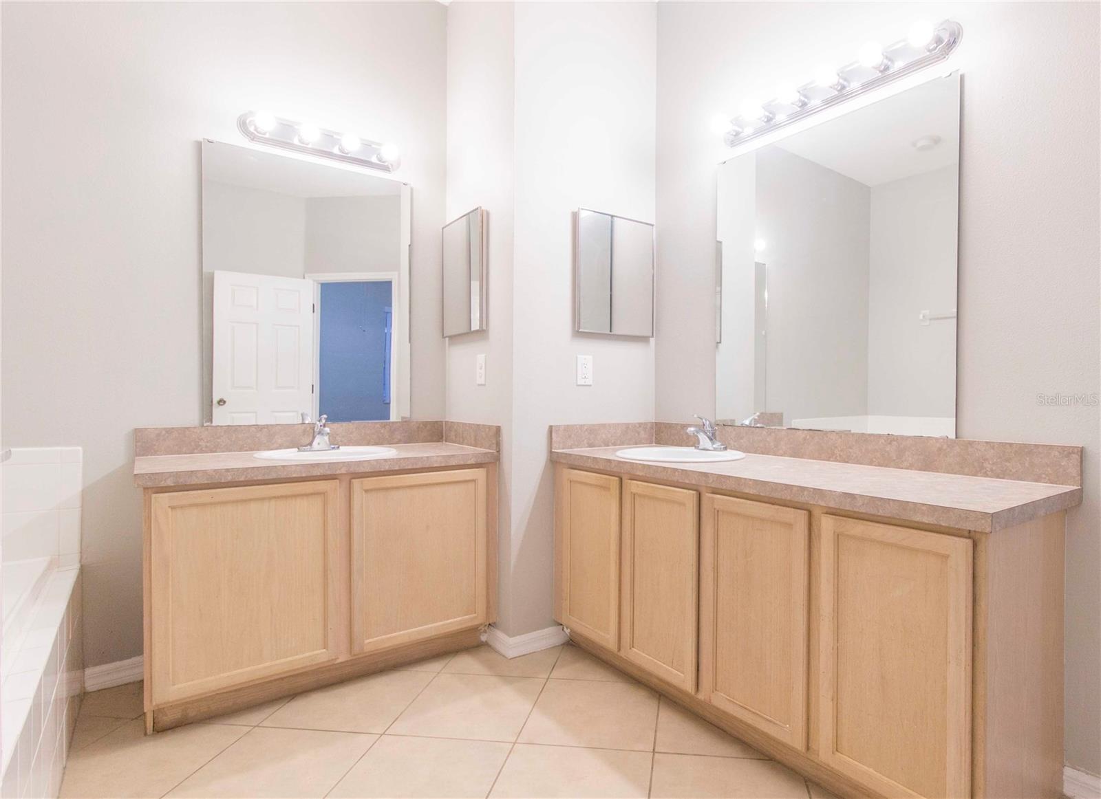 EMERALD POINTE - Residential