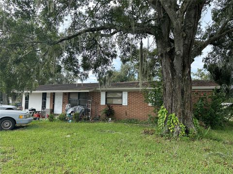 A home in LAKELAND