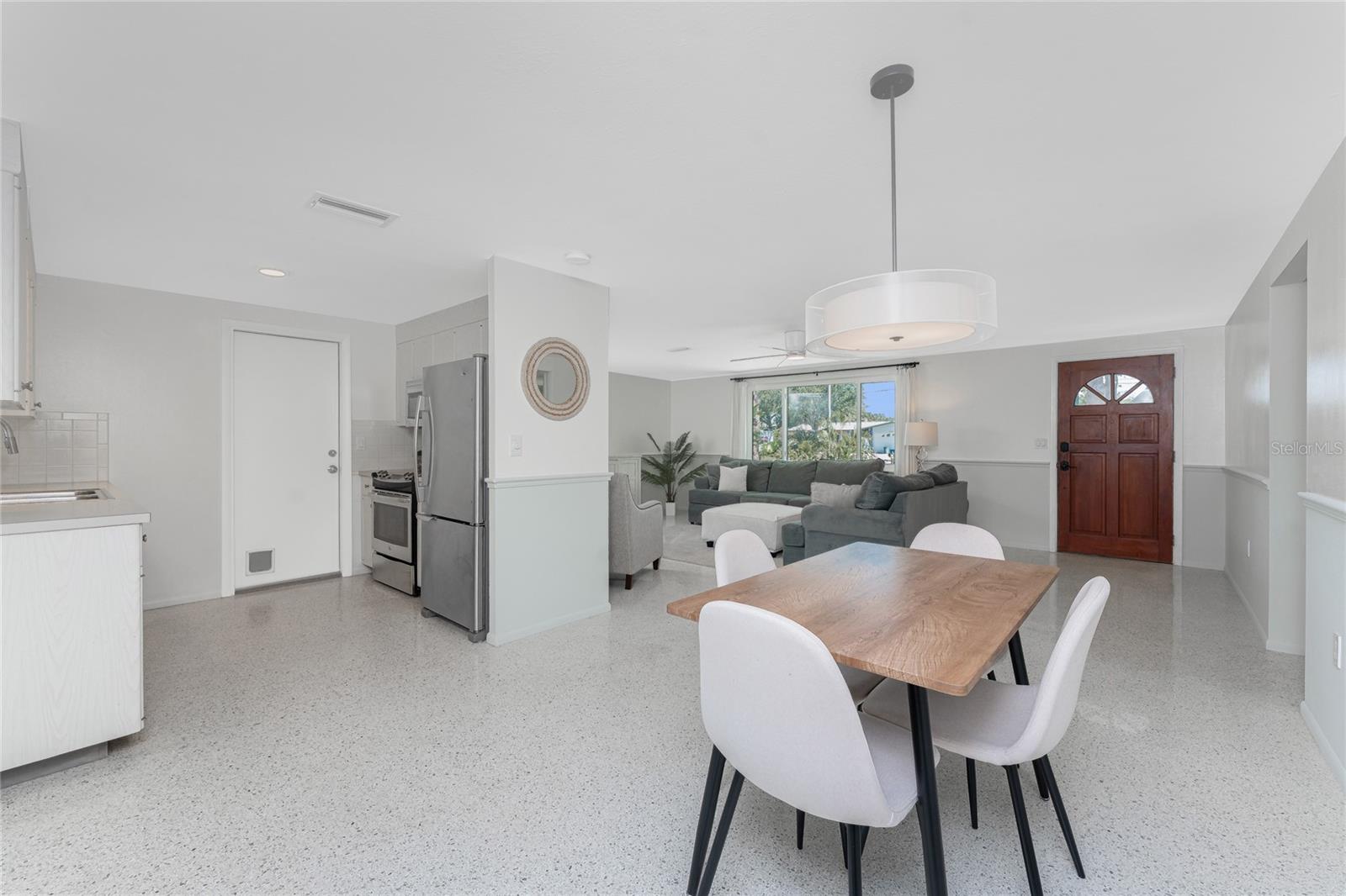 LONGLAKE ESTATES - Residential