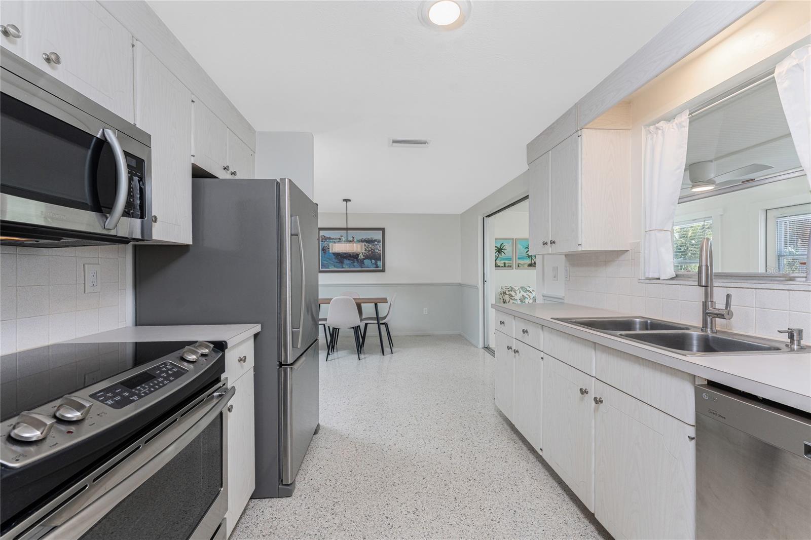 LONGLAKE ESTATES - Residential