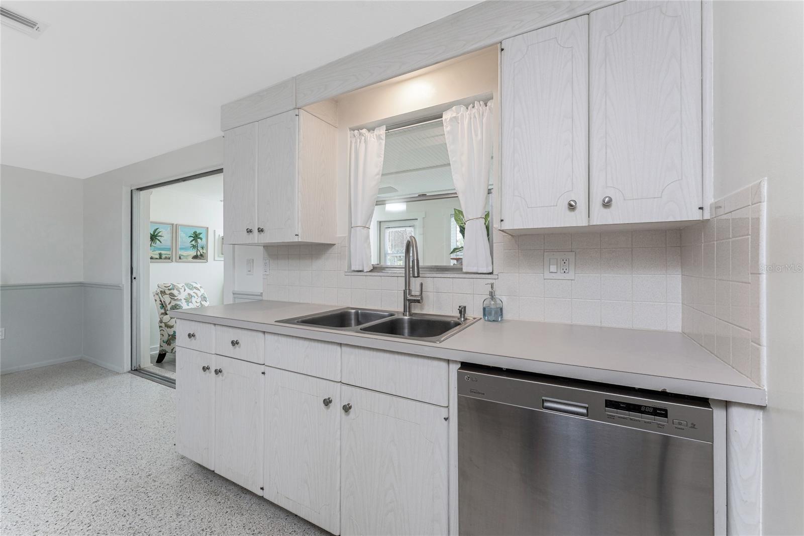 LONGLAKE ESTATES - Residential