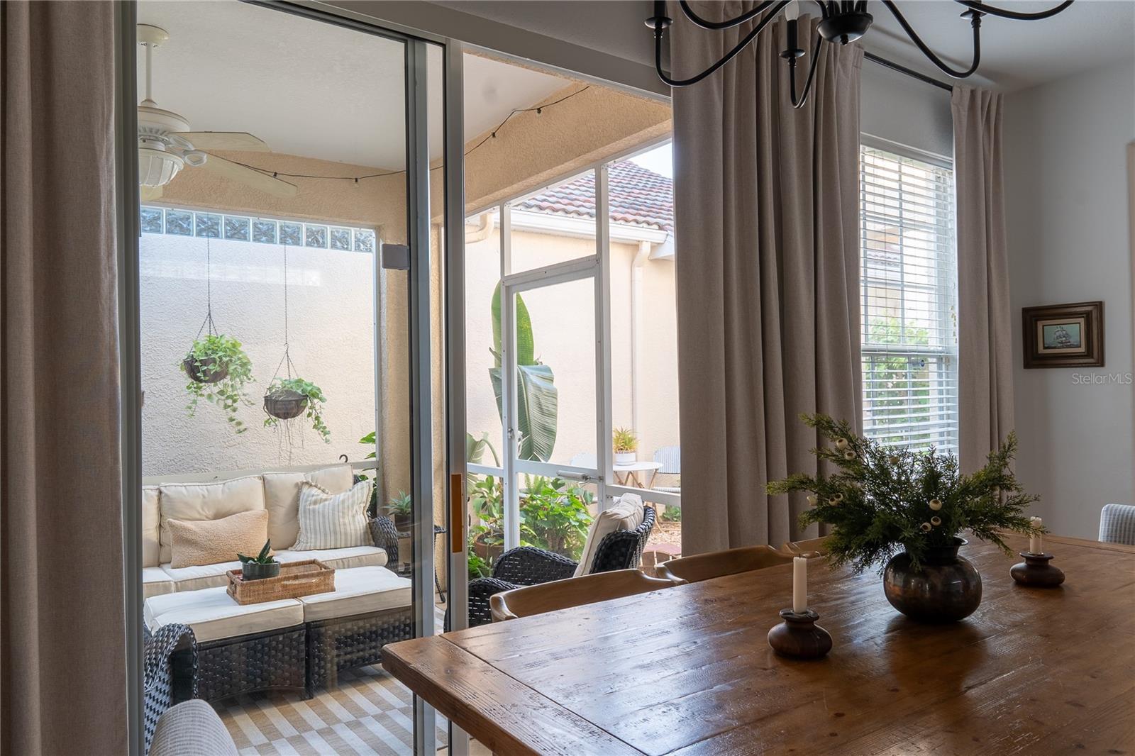 PALM LAKES - Residential