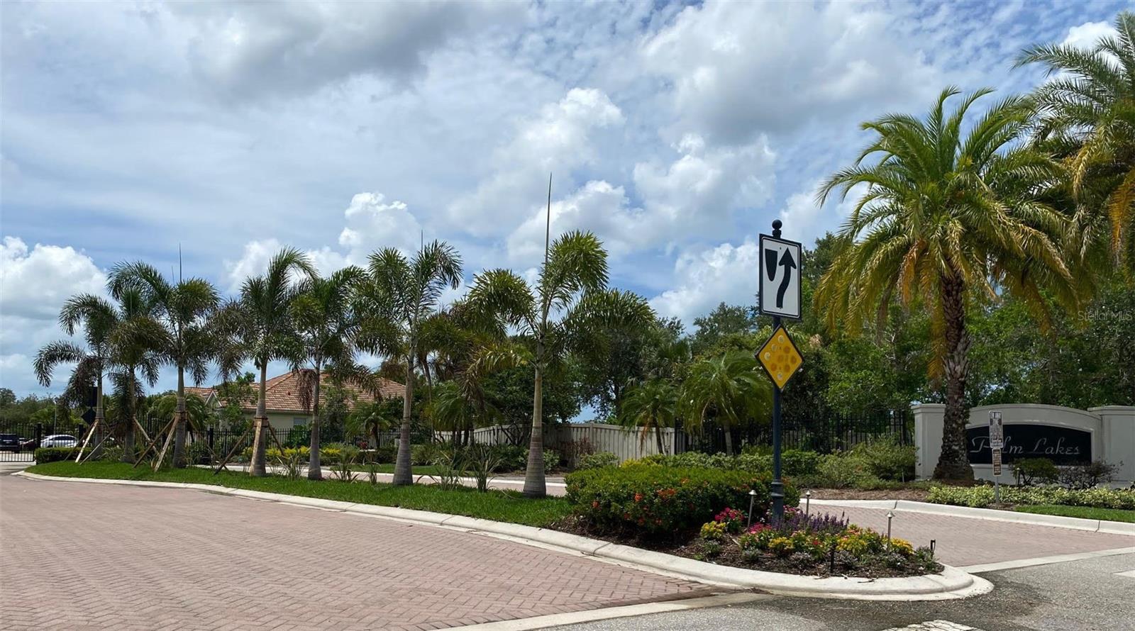 PALM LAKES - Residential