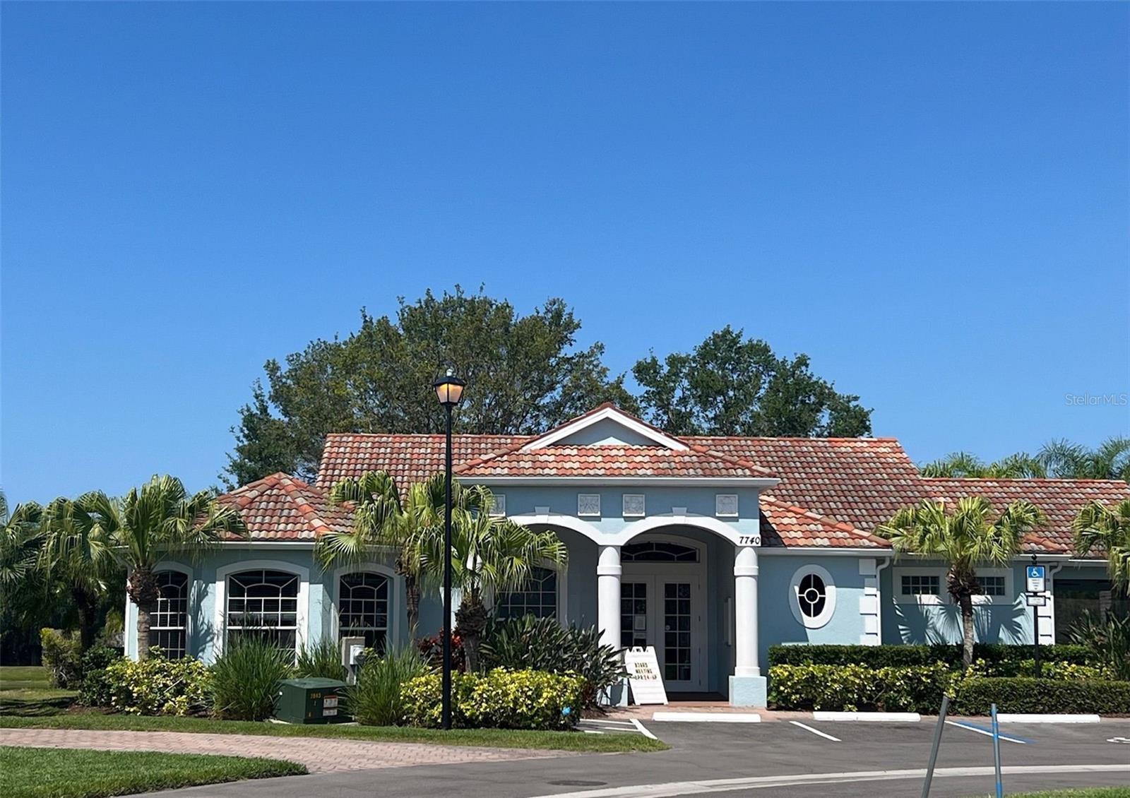 PALM LAKES - Residential