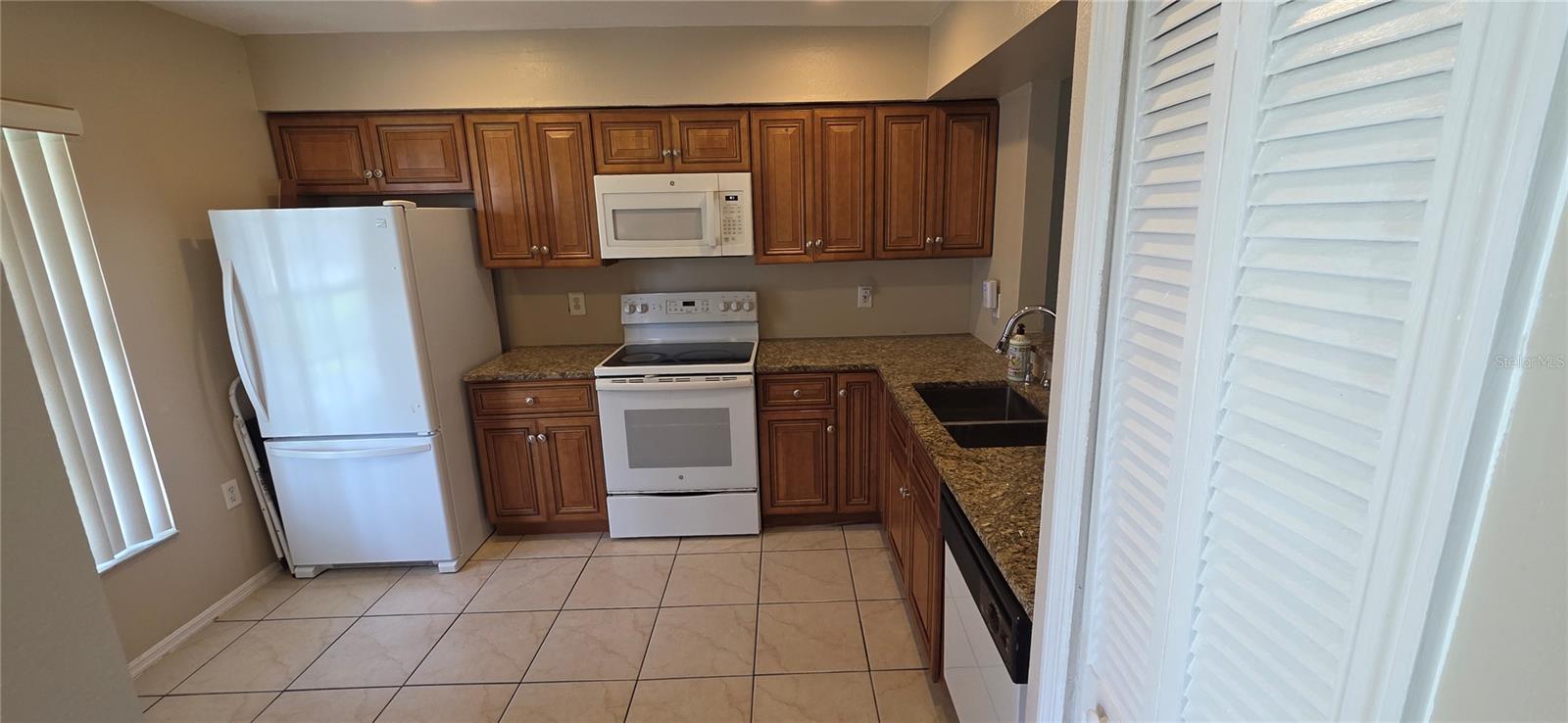 FAIRWAY GLEN AT MEADOW WOODS CONDO - Residential