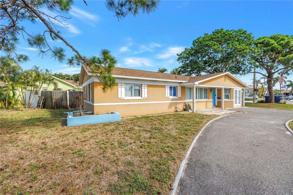 Photo of 7901 Causeway Boulevard S, St Petersburg, FL 33707 (MLS # TB8517212)