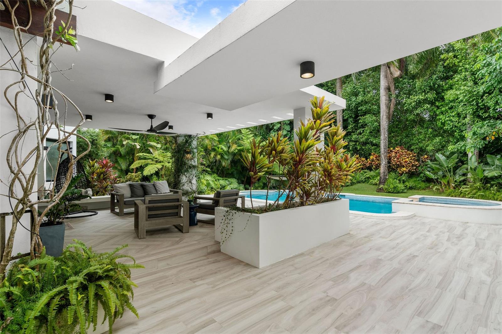 DORADO BEACH EAST - Residential