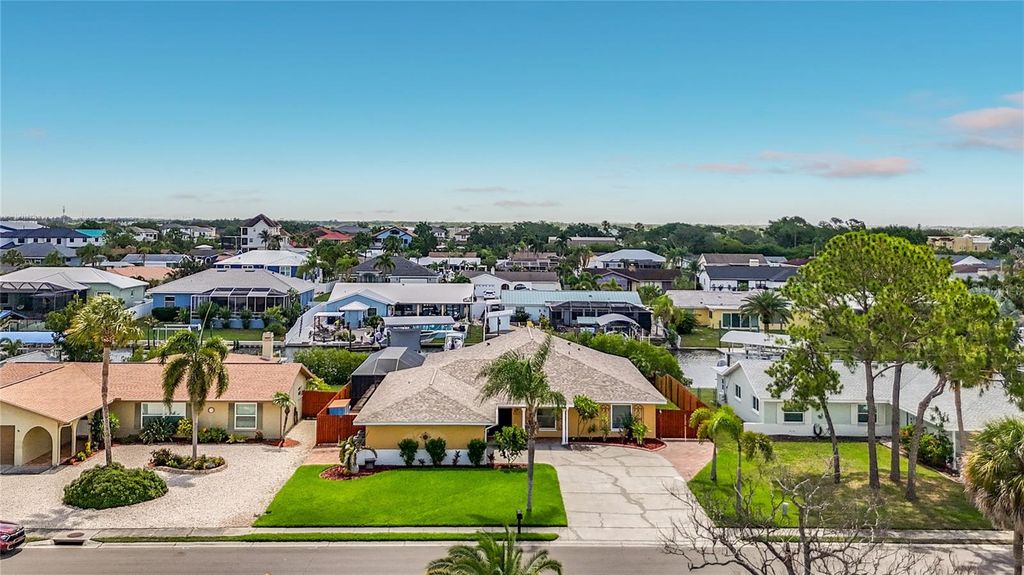 Photo of 6517 Solitaire Palm Way, Apollo Beach, FL 33572 (MLS # L4962373)