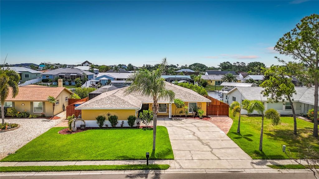 Photo of 6517 Solitaire Palm Way, Apollo Beach, FL 33572 (MLS # L4962373)