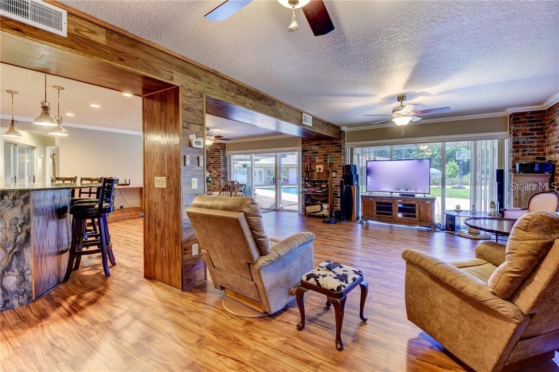 LAKE TALMADGE LAKE FRONT - Residential