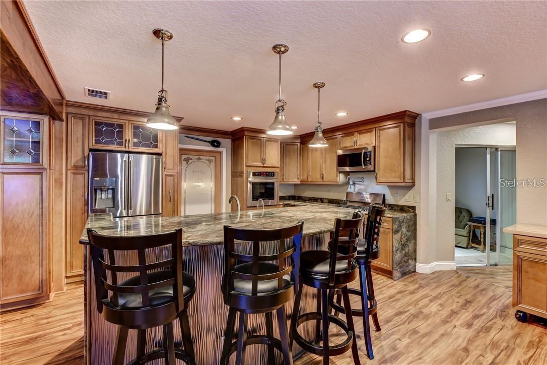 LAKE TALMADGE LAKE FRONT - Residential