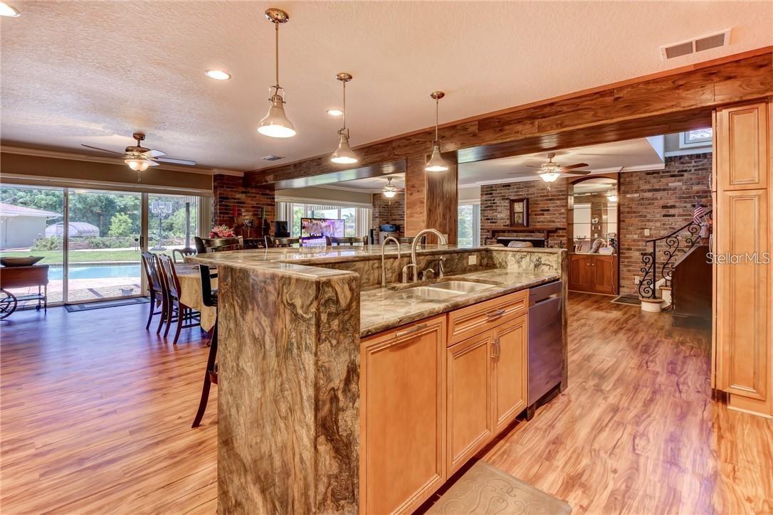 LAKE TALMADGE LAKE FRONT - Residential