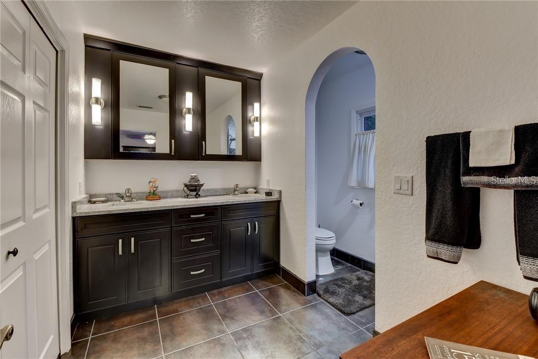 LAKE TALMADGE LAKE FRONT - Residential