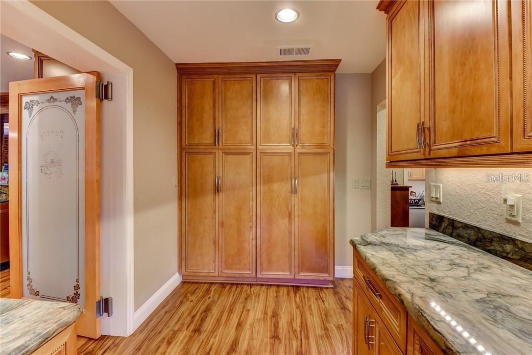 LAKE TALMADGE LAKE FRONT - Residential