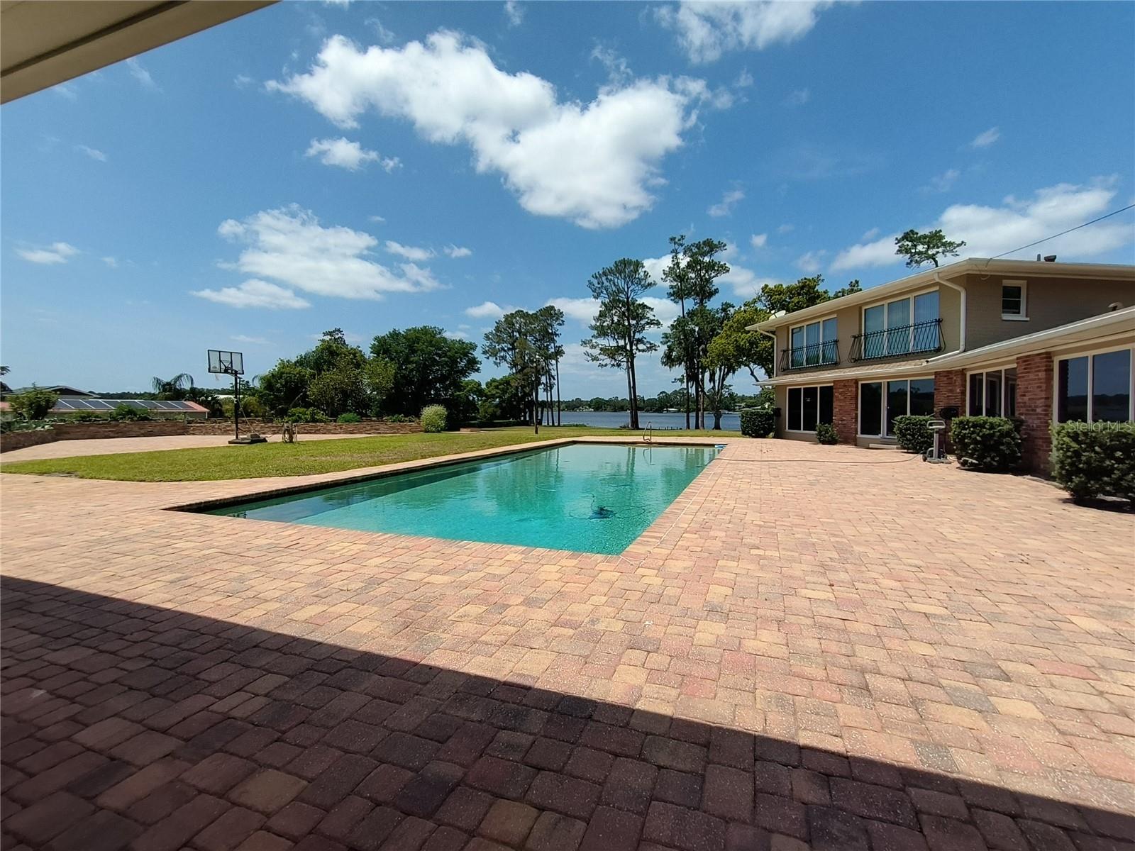 LAKE TALMADGE LAKE FRONT - Residential