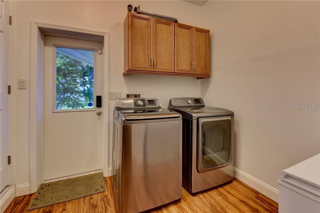 LAKE TALMADGE LAKE FRONT - Residential