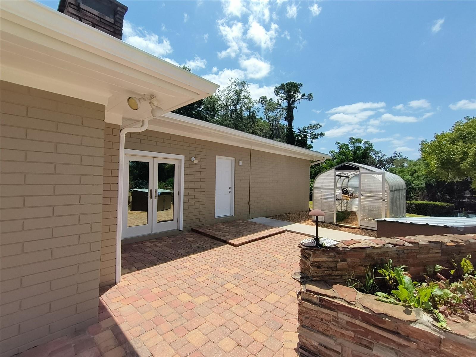 LAKE TALMADGE LAKE FRONT - Residential