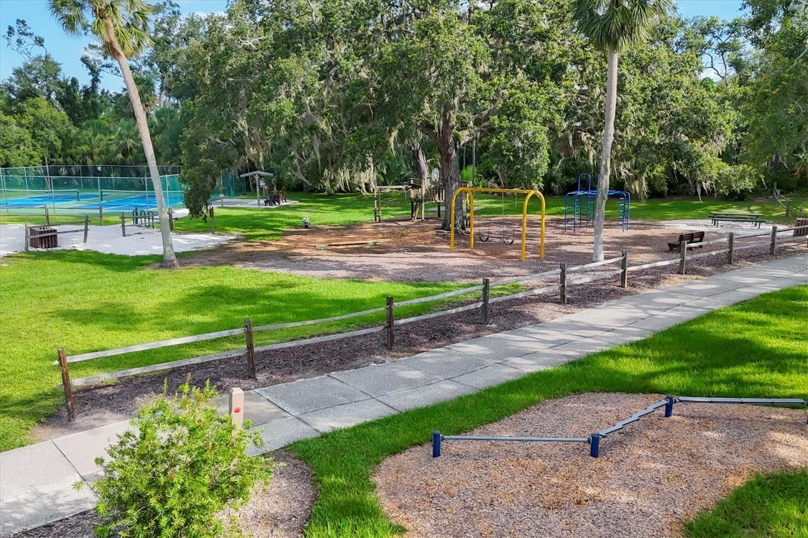 LONG COMMON - Residential