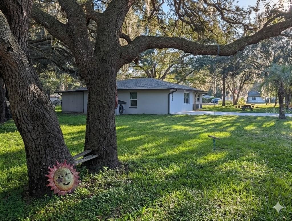 RAINBOW S END ESTATE - Residential
